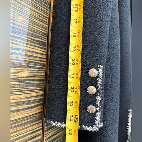 ❗️SOLD❗️LOT 1688❗️FINAL PRICE❗️BRAND NEW ICONIC CHANEL 2005 coat - Picture 14 of 17